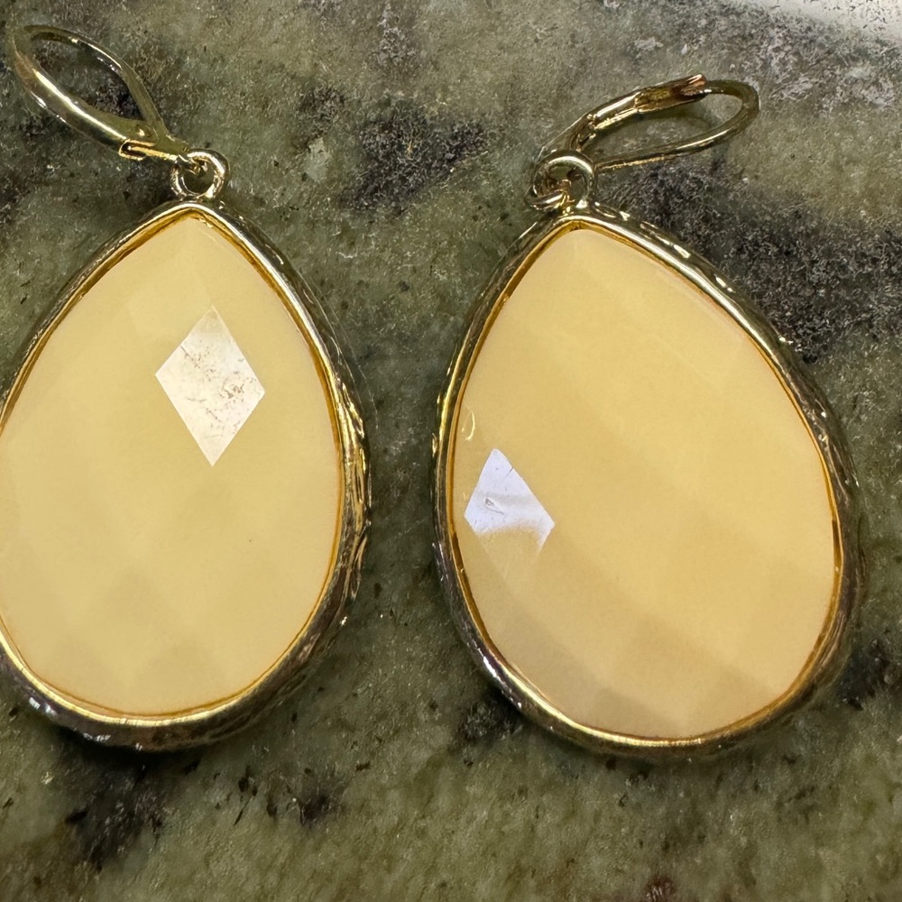Gold-Tone Bezel Holding Light Creamy Yellow Faceted Drops Lever Back Earrings
